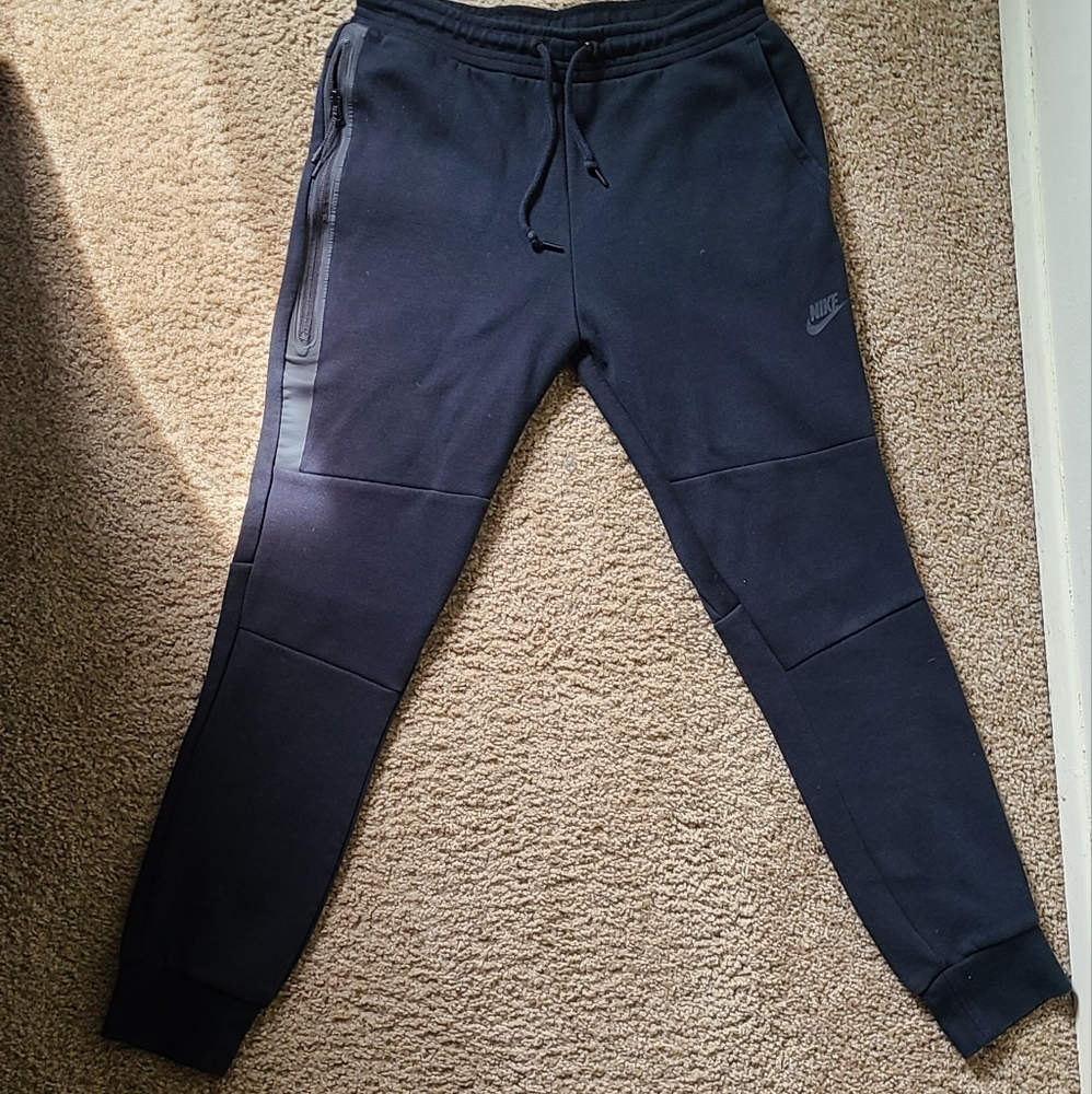 Men's nike tech fleece jogger.